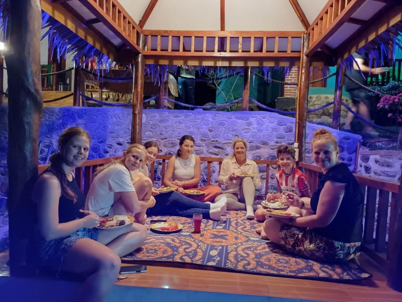 Asim Paris Guesthouse & Jungle Trekking بوكيت لاوانج المظهر الخارجي الصورة
