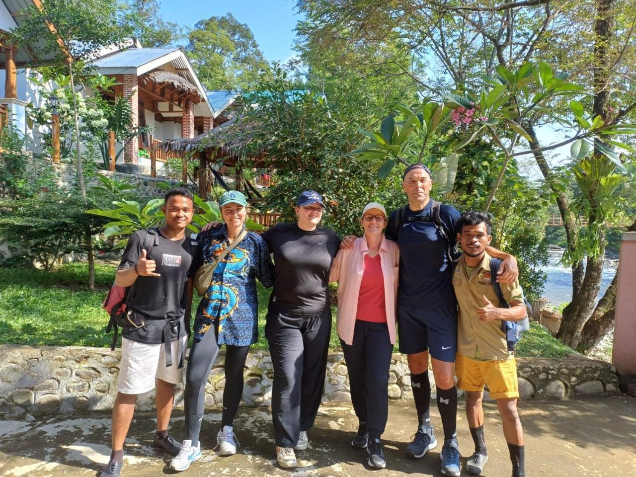 Asim Paris Guesthouse & Jungle Trekking بوكيت لاوانج المظهر الخارجي الصورة