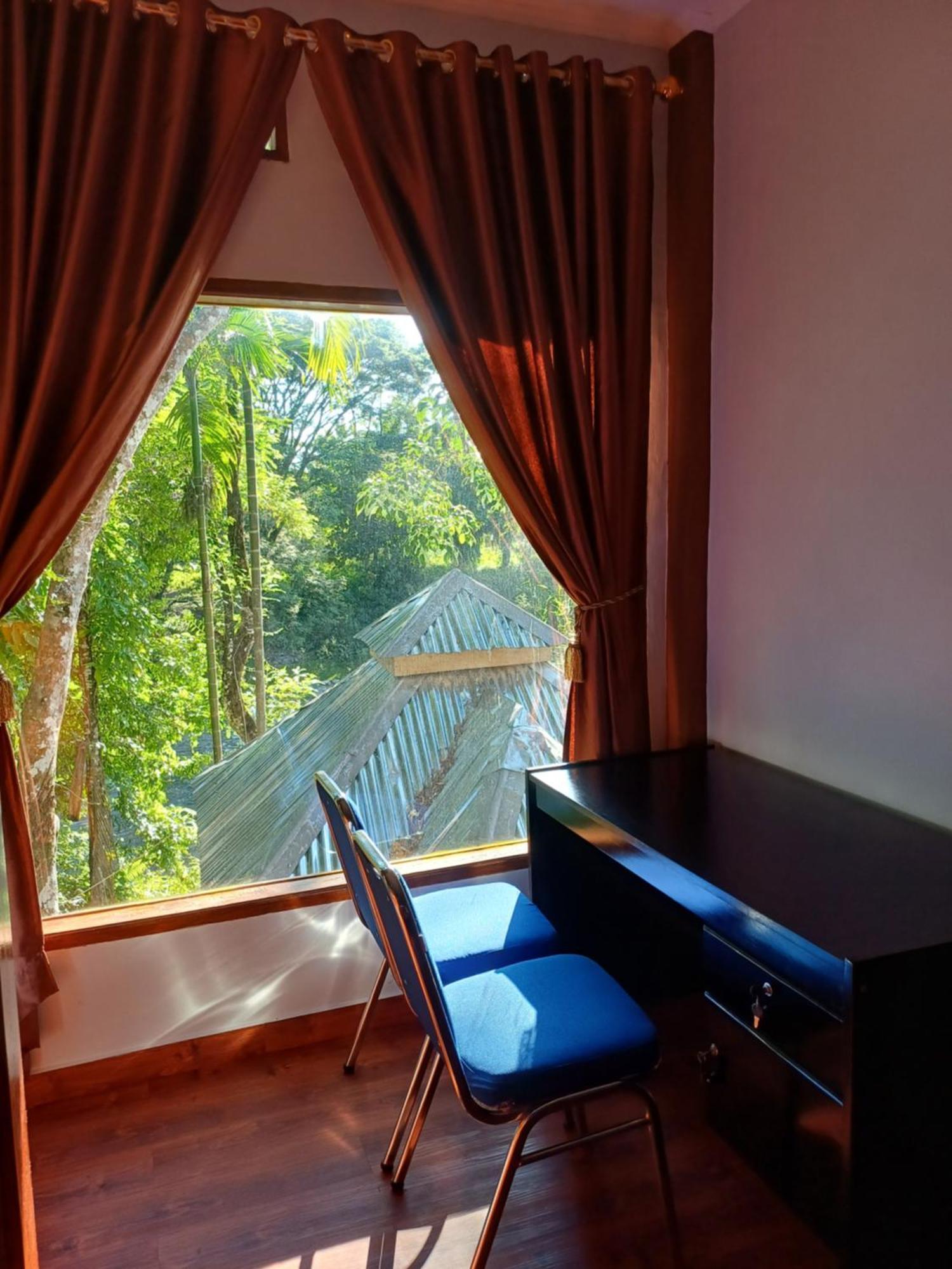 Asim Paris Guesthouse & Jungle Trekking بوكيت لاوانج المظهر الخارجي الصورة